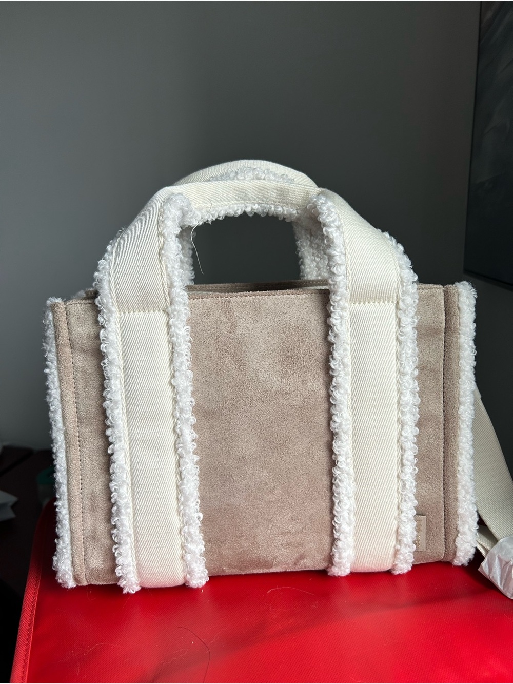 lululemon athletica Boxy Mini Tote - Picture 3 of 7